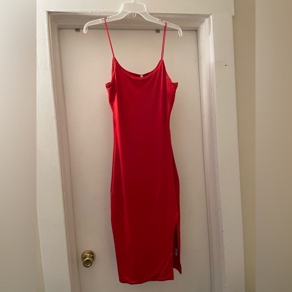 Yissang Red midi‎ Bodycon dress with a slit size small